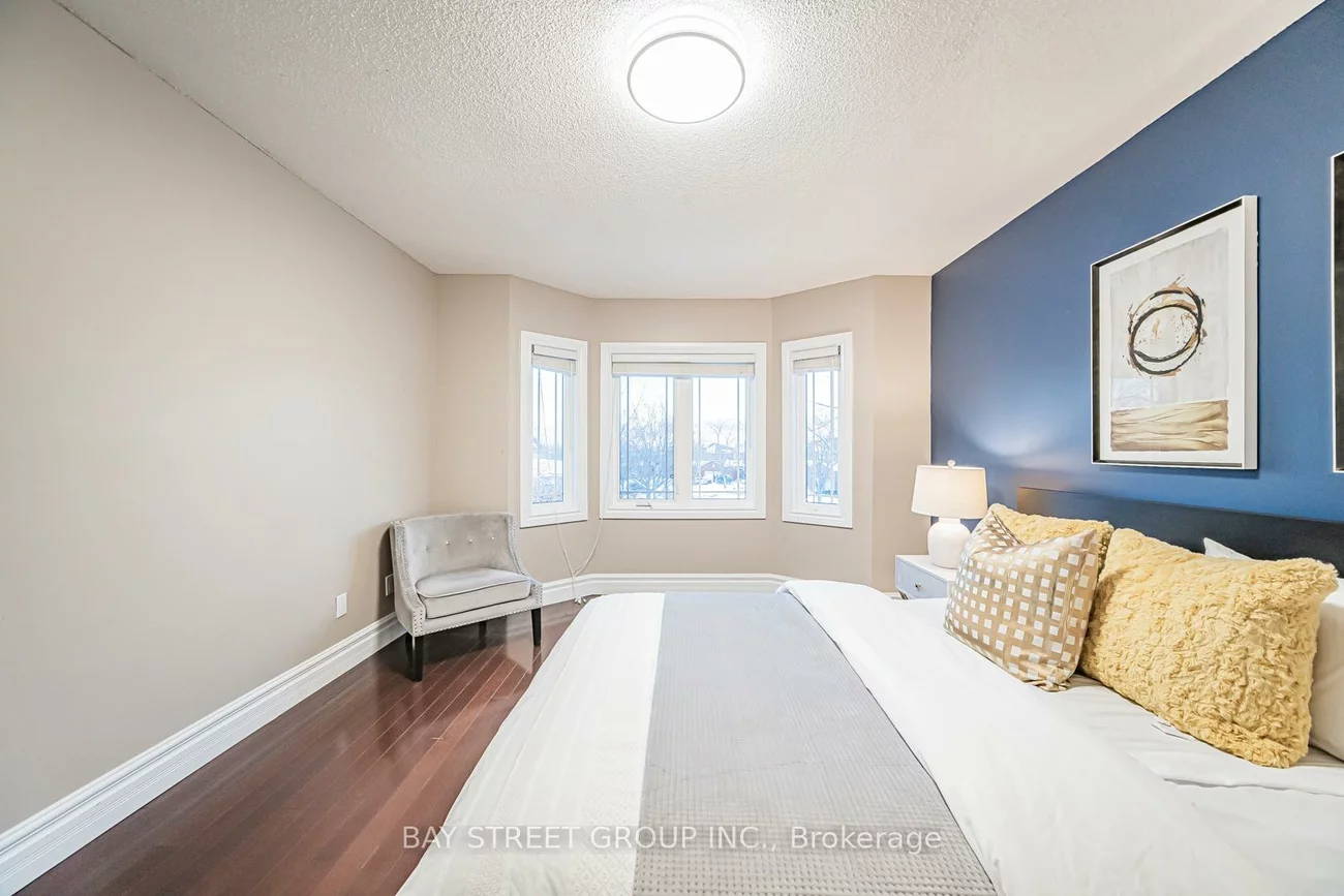 2167, Castlefield, 1015 - RO River Oaks, Oakville