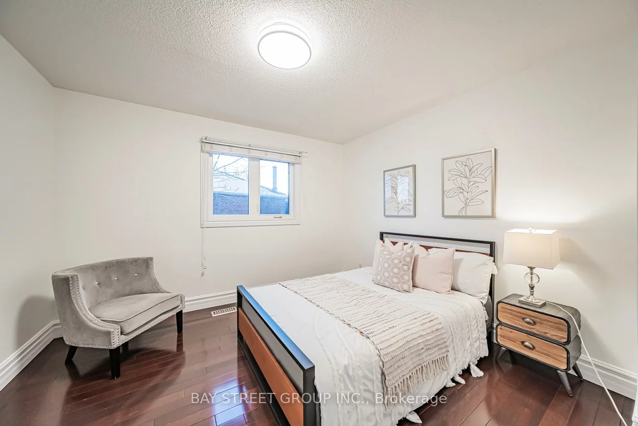 2167, Castlefield, 1015 - RO River Oaks, Oakville