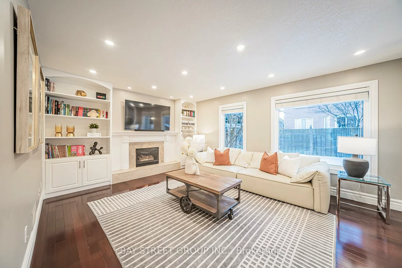 2167, Castlefield, 1015 - RO River Oaks, Oakville