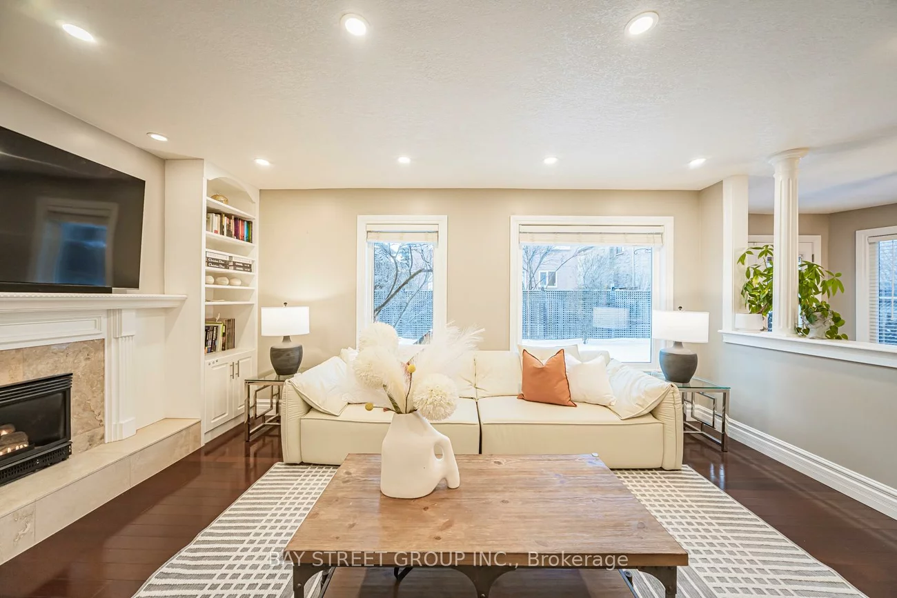 2167, Castlefield, 1015 - RO River Oaks, Oakville