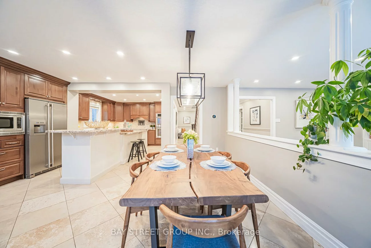 2167, Castlefield, 1015 - RO River Oaks, Oakville