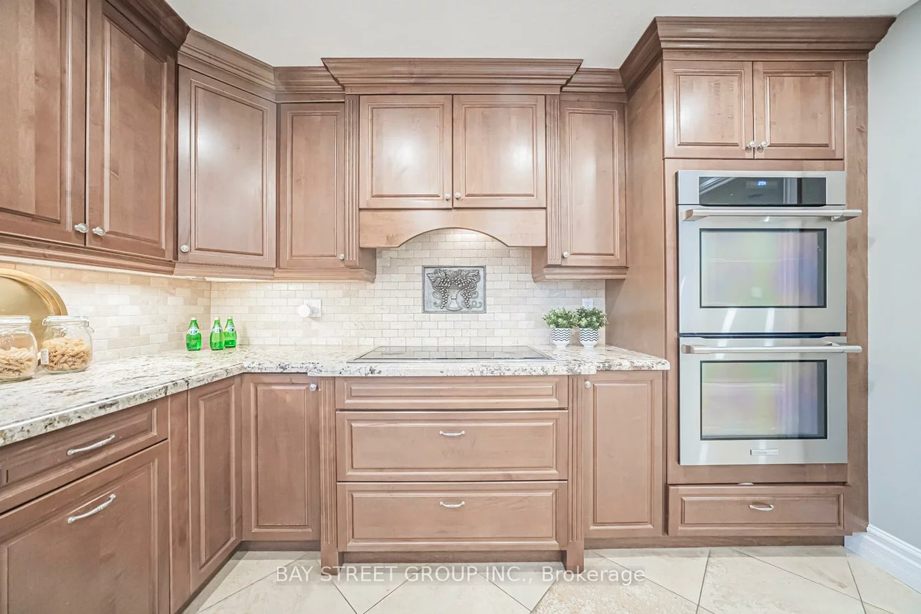 2167, Castlefield, 1015 - RO River Oaks, Oakville