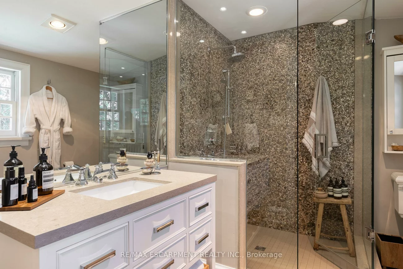 2055, Lakeshore, 1006 - FD Ford, Oakville