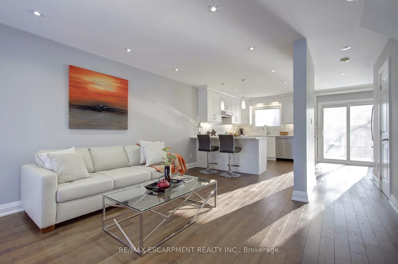 214, Ross, 1015 - RO River Oaks, Oakville