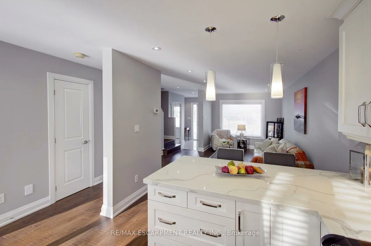 214, Ross, 1015 - RO River Oaks, Oakville