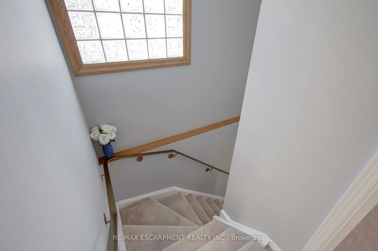 214, Ross, 1015 - RO River Oaks, Oakville