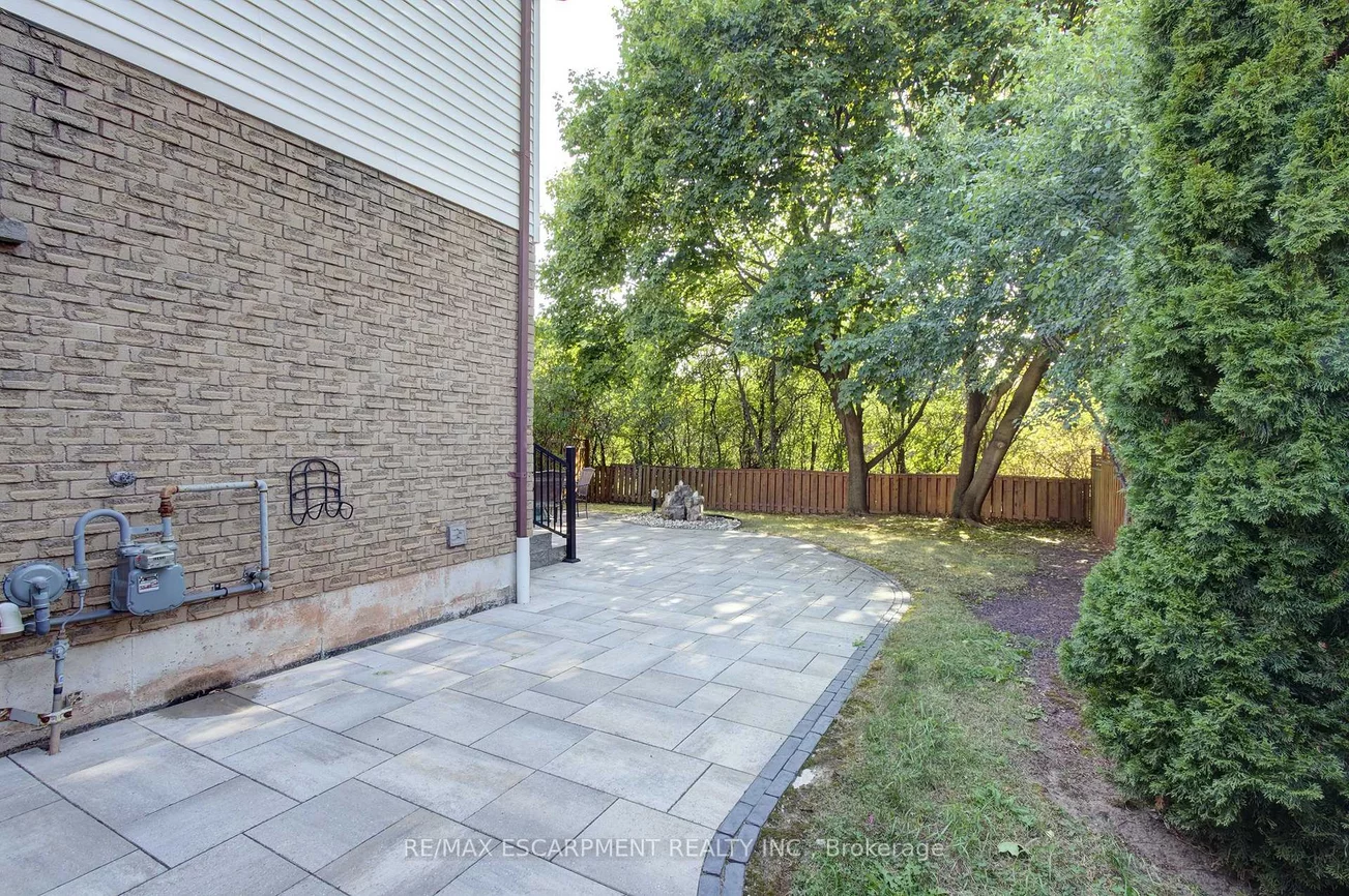 214, Ross, 1015 - RO River Oaks, Oakville