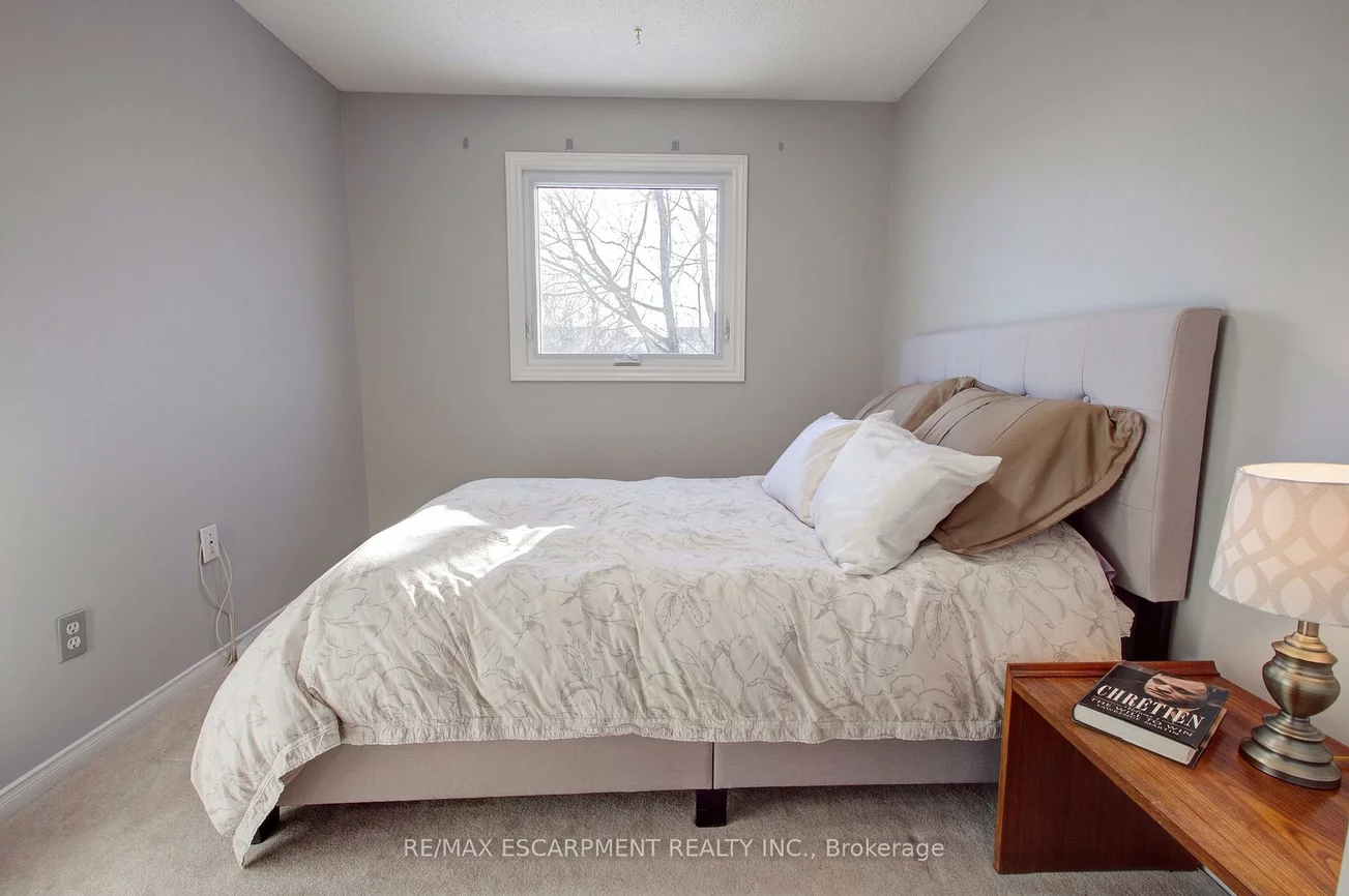 214, Ross, 1015 - RO River Oaks, Oakville