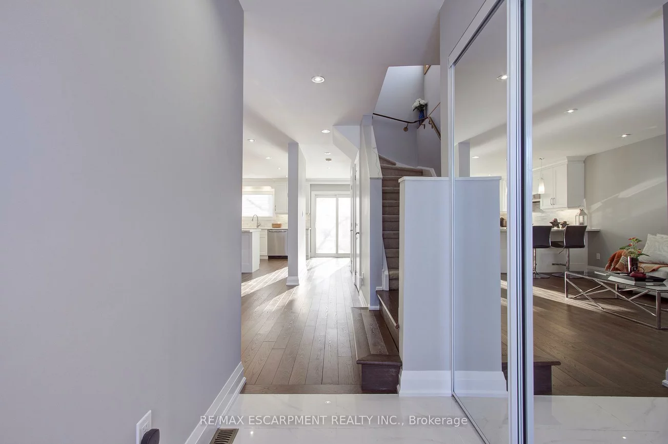 214, Ross, 1015 - RO River Oaks, Oakville