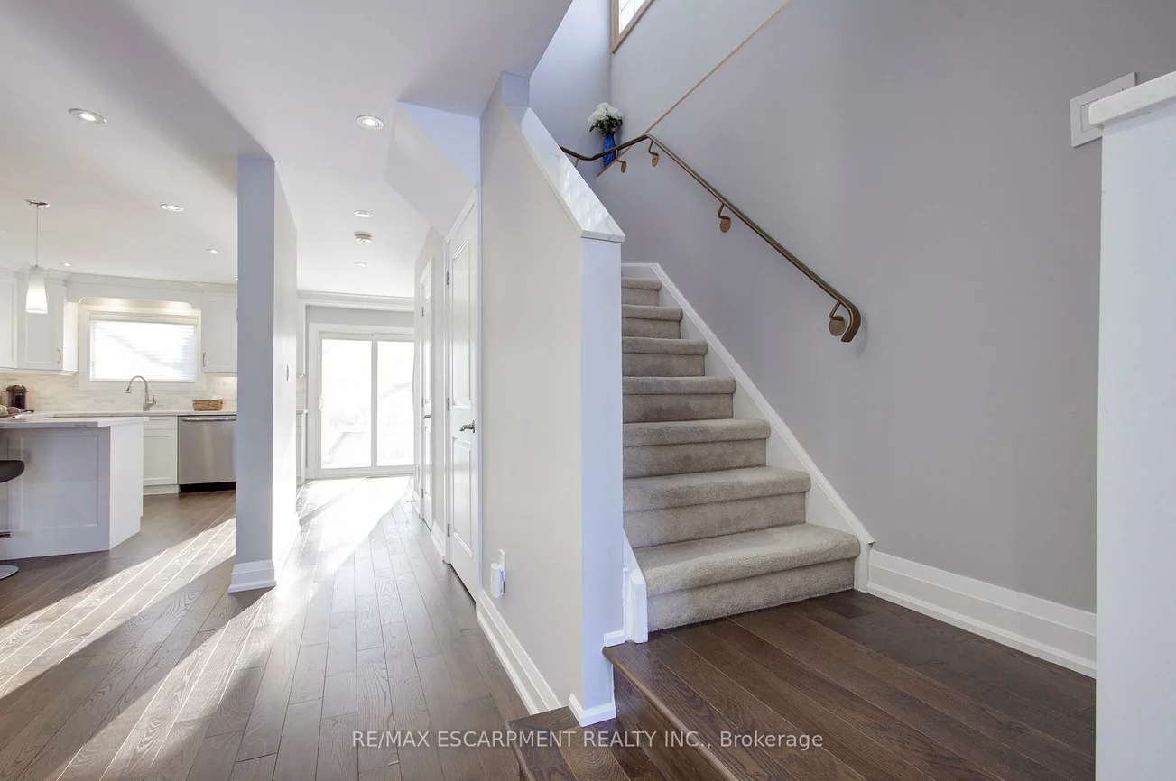 214, Ross, 1015 - RO River Oaks, Oakville