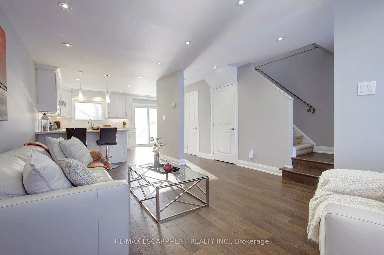 214, Ross, 1015 - RO River Oaks, Oakville