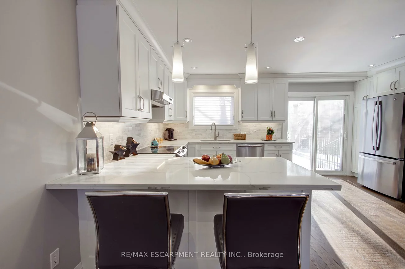 214, Ross, 1015 - RO River Oaks, Oakville