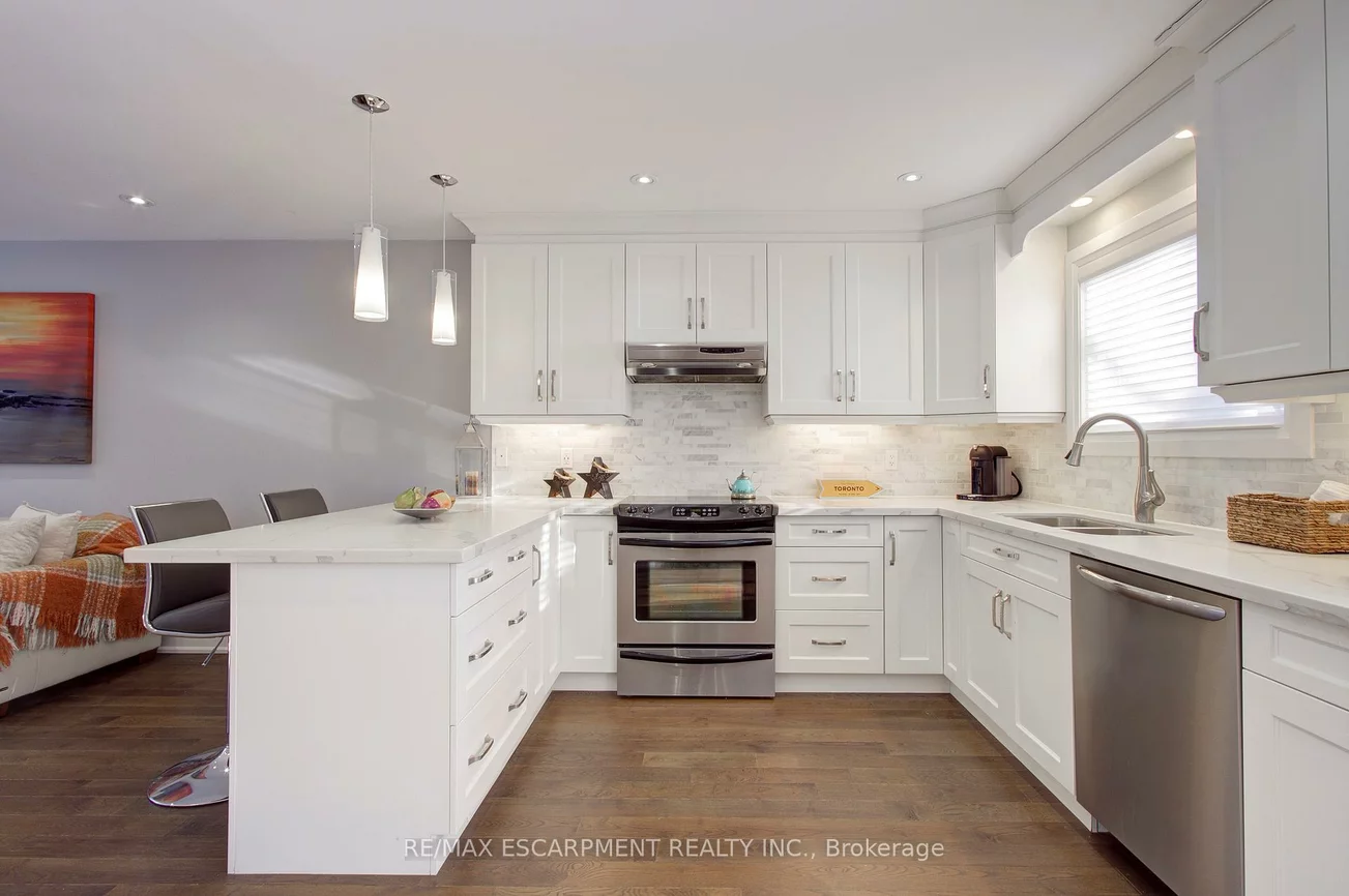 214, Ross, 1015 - RO River Oaks, Oakville