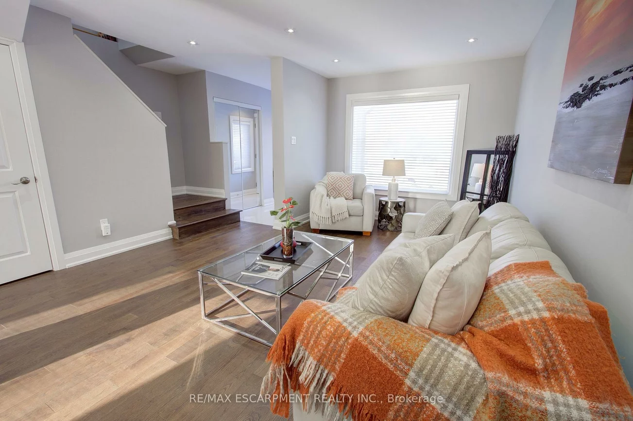 214, Ross, 1015 - RO River Oaks, Oakville