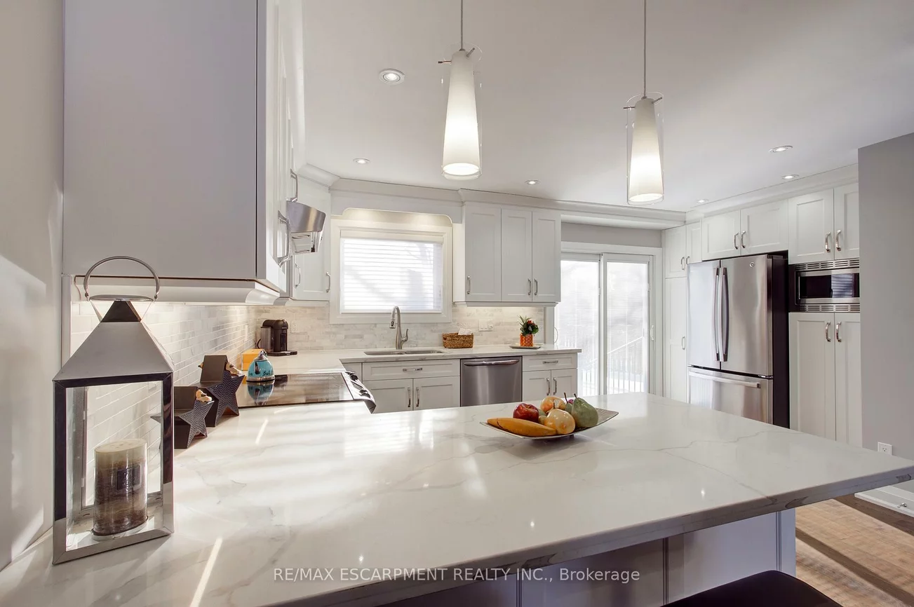 214, Ross, 1015 - RO River Oaks, Oakville