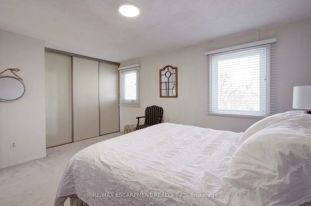 214, Ross, 1015 - RO River Oaks, Oakville