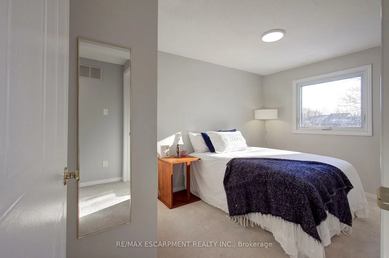 214, Ross, 1015 - RO River Oaks, Oakville