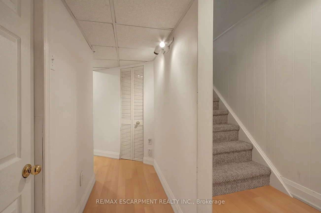 214, Ross, 1015 - RO River Oaks, Oakville