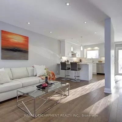 214, Ross, 1015 - RO River Oaks, Oakville