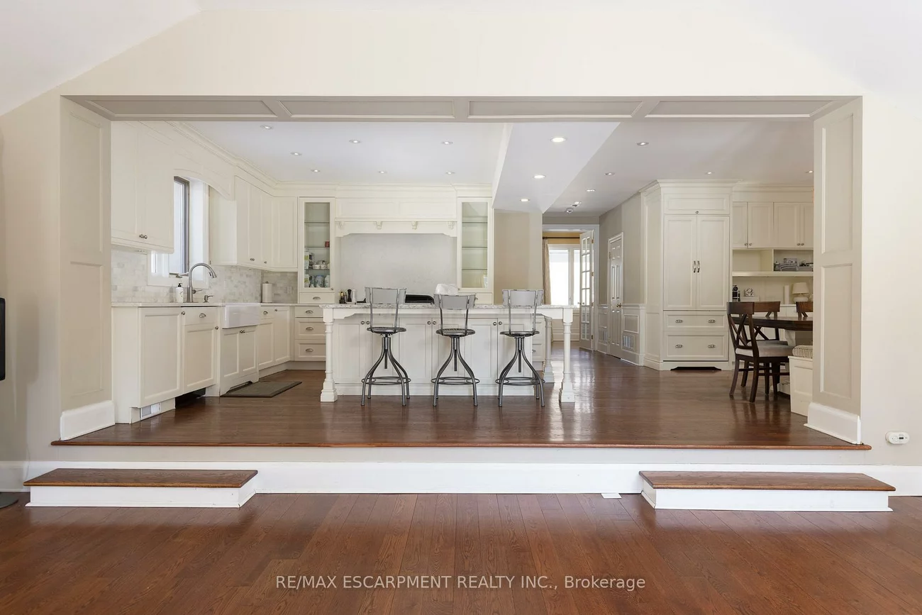 184, Chartwell, 1013 - OO Old Oakville, Oakville