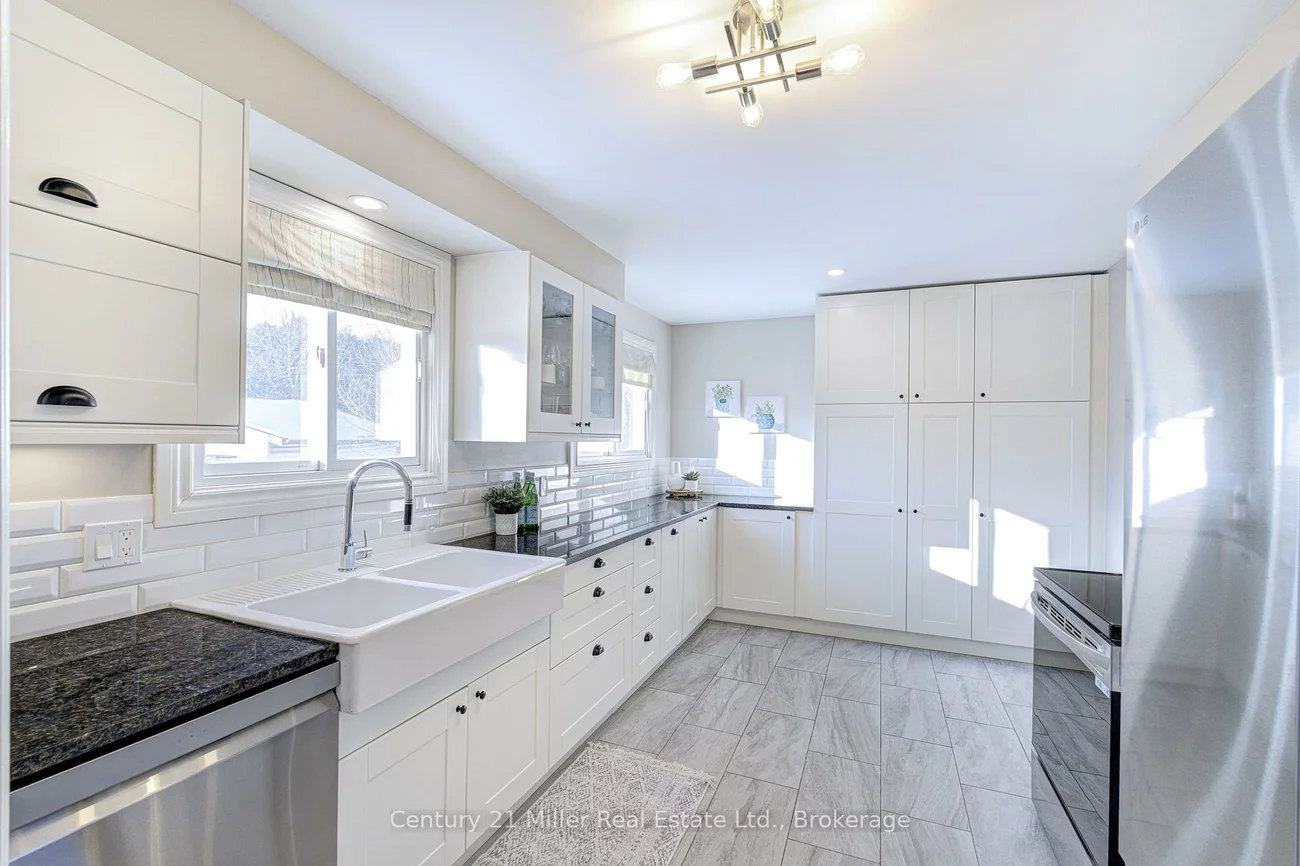 2225, Wyandotte, 1020 - WO West, Oakville