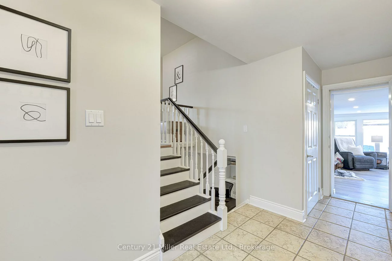 2225, Wyandotte, 1020 - WO West, Oakville