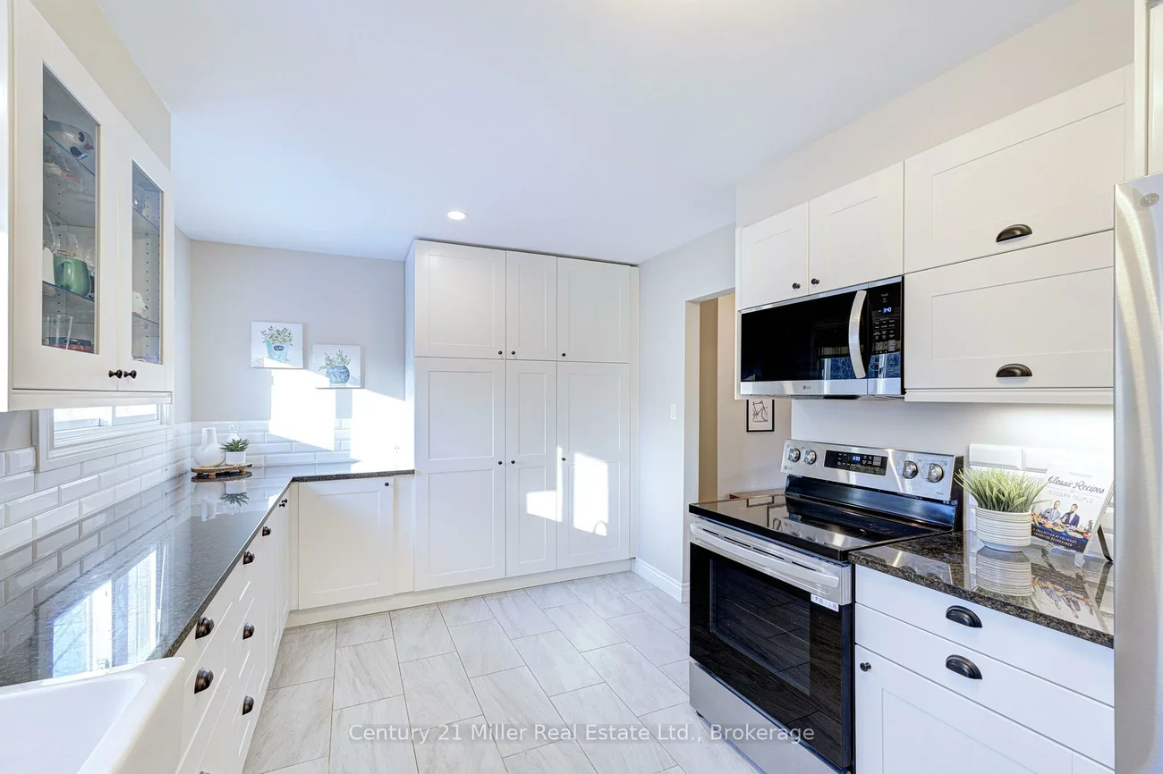 2225, Wyandotte, 1020 - WO West, Oakville