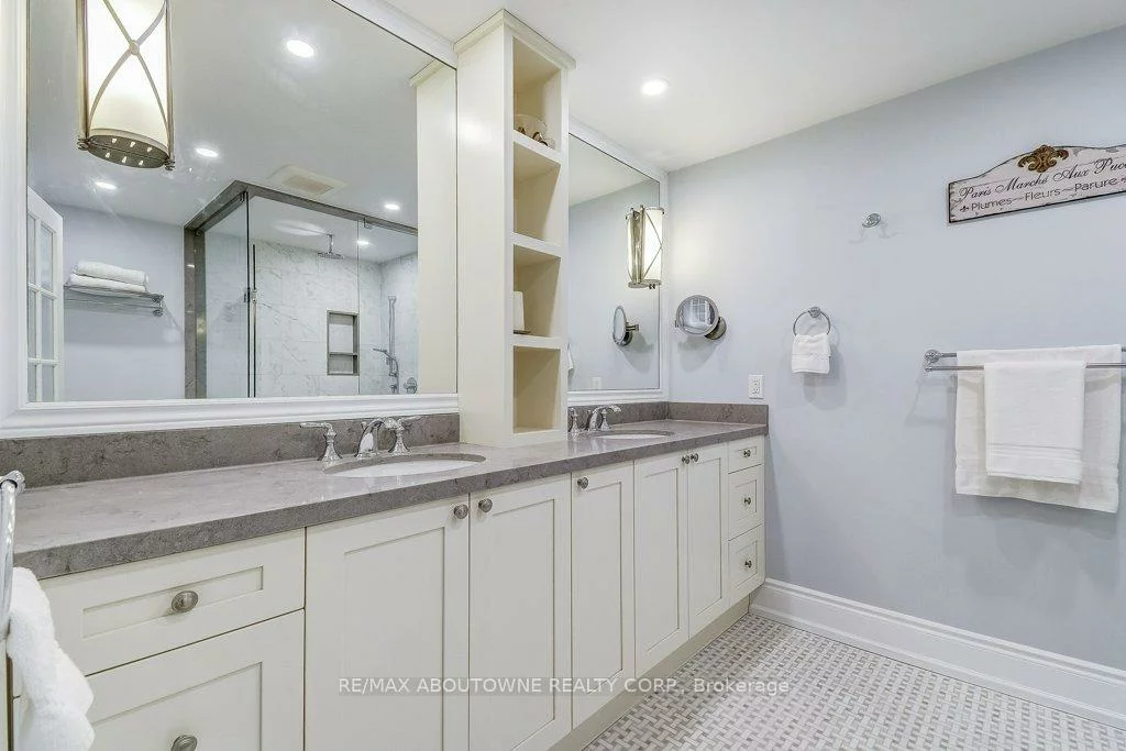 21, Chisholm, 1002 - CO Central, Oakville