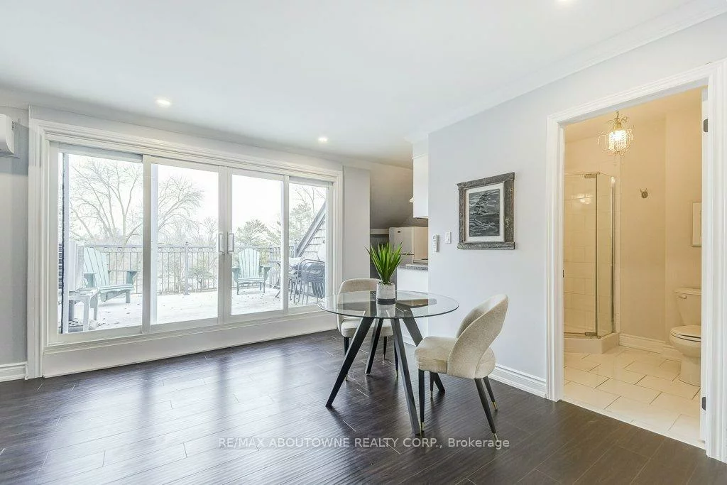 21, Chisholm, 1002 - CO Central, Oakville