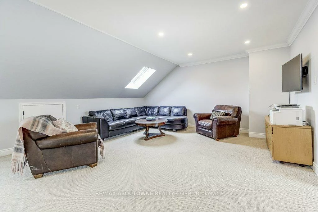 21, Chisholm, 1002 - CO Central, Oakville