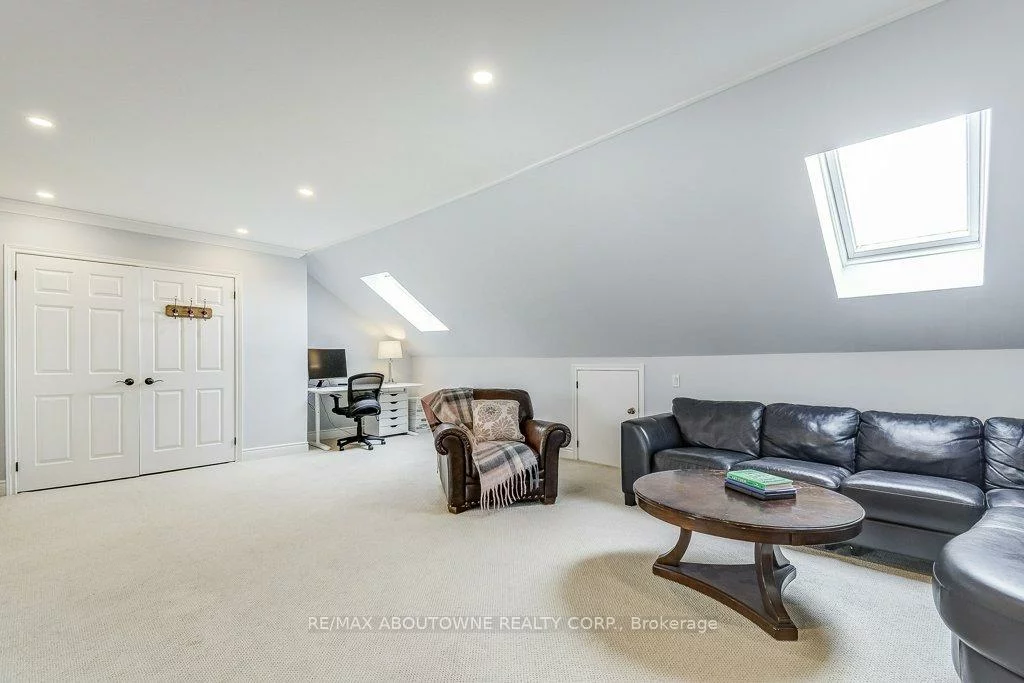 21, Chisholm, 1002 - CO Central, Oakville