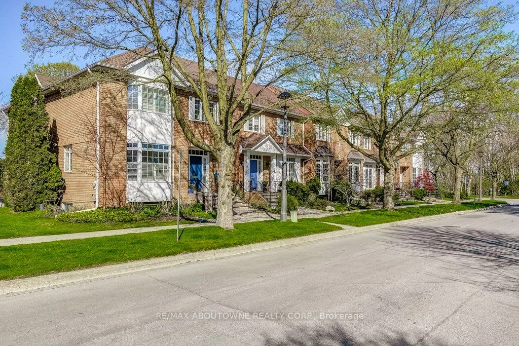 21, Chisholm, 1002 - CO Central, Oakville