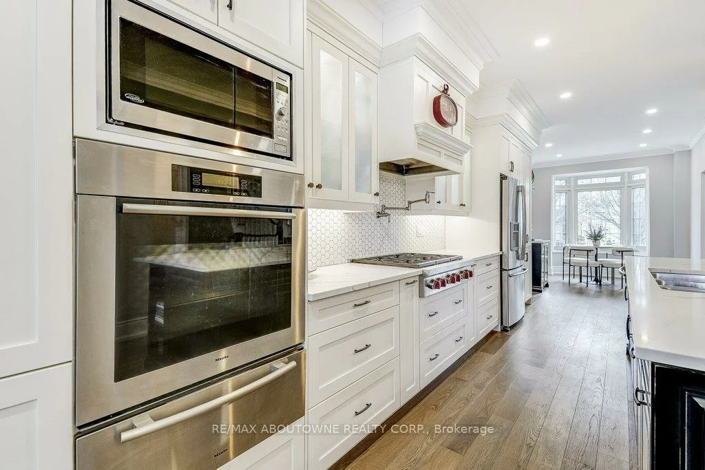 21, Chisholm, 1002 - CO Central, Oakville