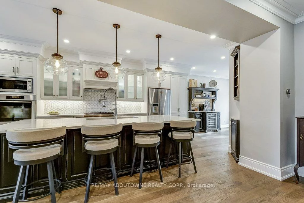 21, Chisholm, 1002 - CO Central, Oakville