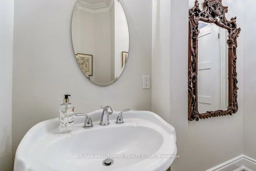 21, Chisholm, 1002 - CO Central, Oakville