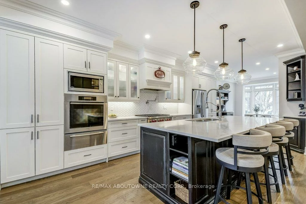 21, Chisholm, 1002 - CO Central, Oakville