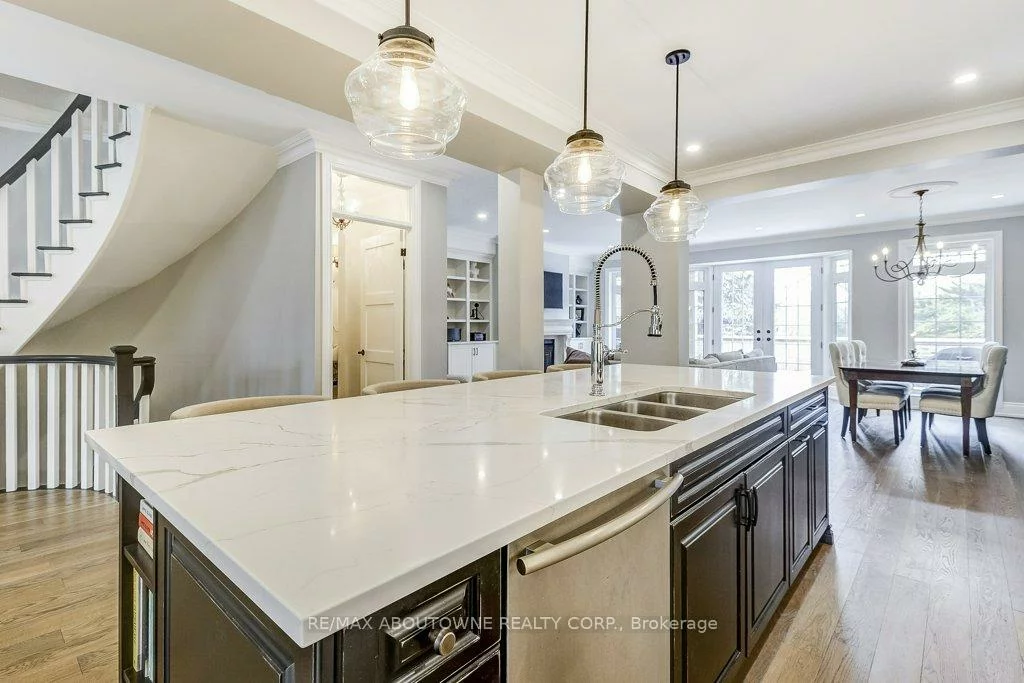 21, Chisholm, 1002 - CO Central, Oakville