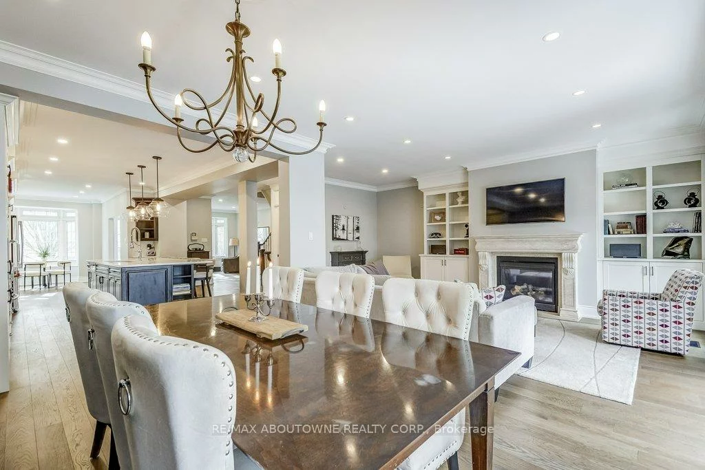 21, Chisholm, 1002 - CO Central, Oakville