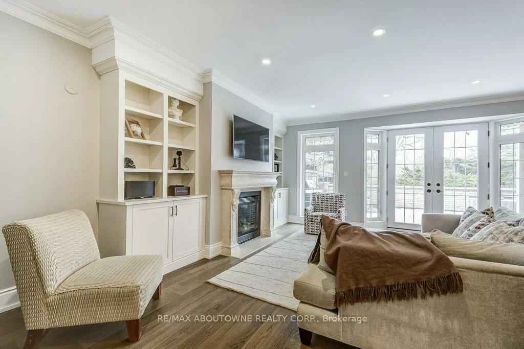 21, Chisholm, 1002 - CO Central, Oakville