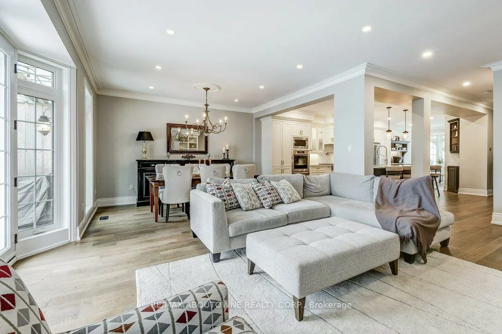 21, Chisholm, 1002 - CO Central, Oakville