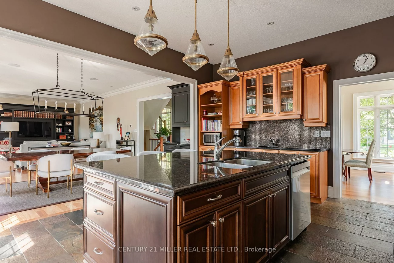 266, Tracina, 1017 - SW Southwest, Oakville