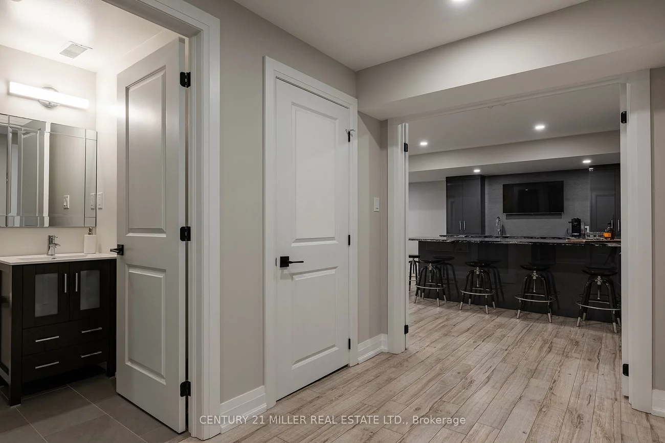 266, Tracina, 1017 - SW Southwest, Oakville