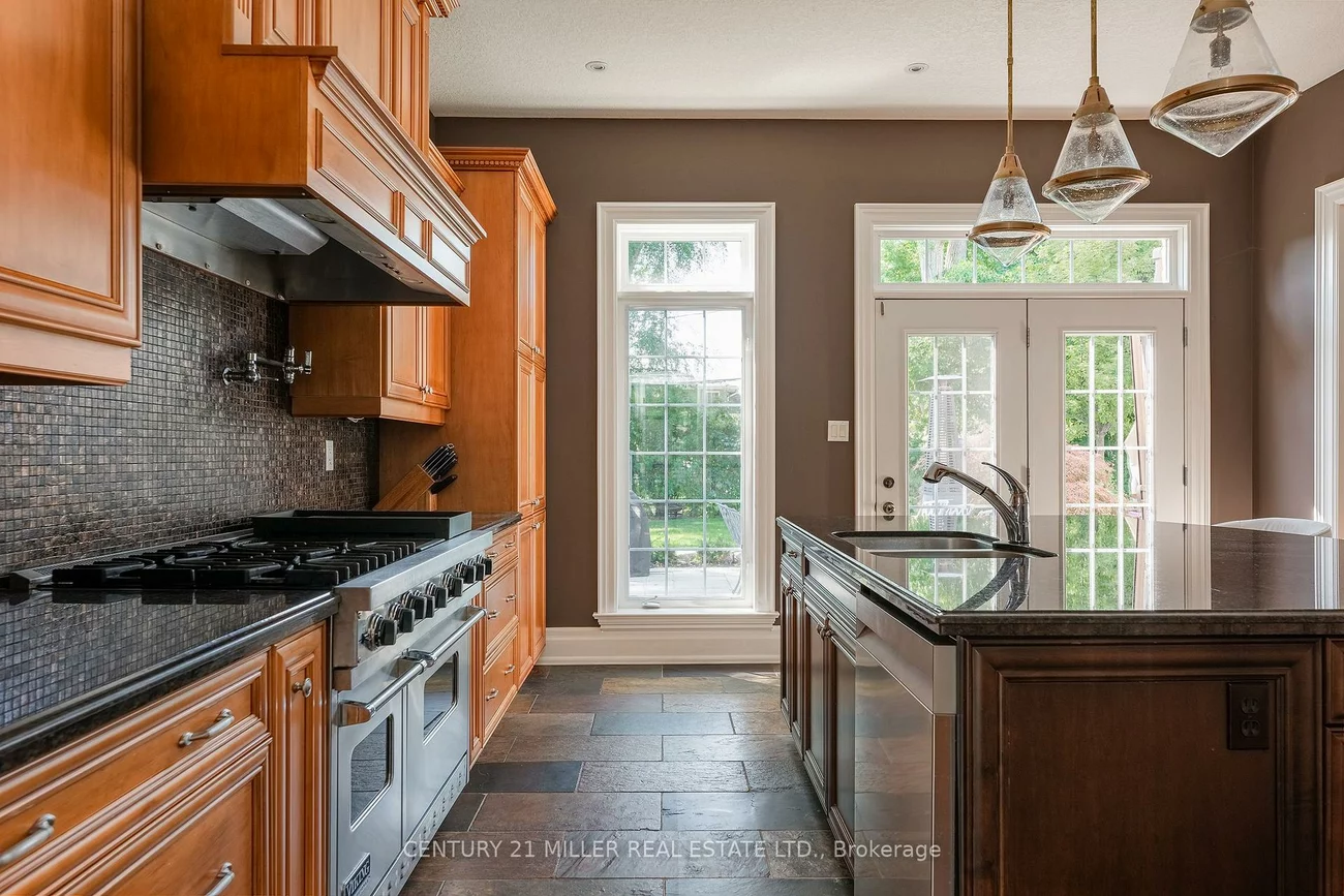 266, Tracina, 1017 - SW Southwest, Oakville