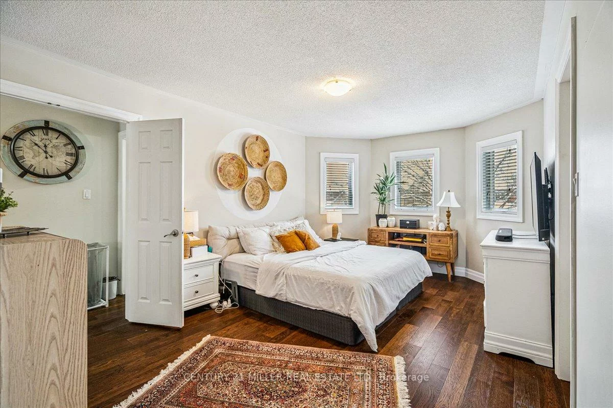 2382, Towne, 1015 - RO River Oaks, Oakville