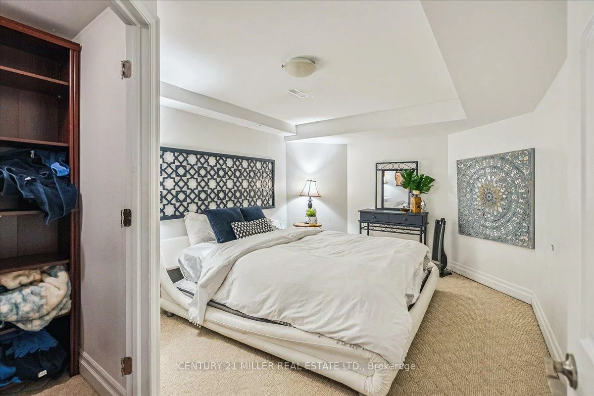 2382, Towne, 1015 - RO River Oaks, Oakville