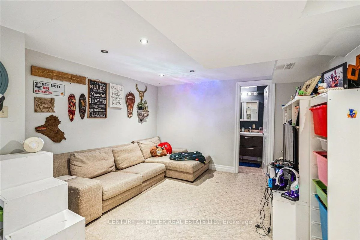 2382, Towne, 1015 - RO River Oaks, Oakville