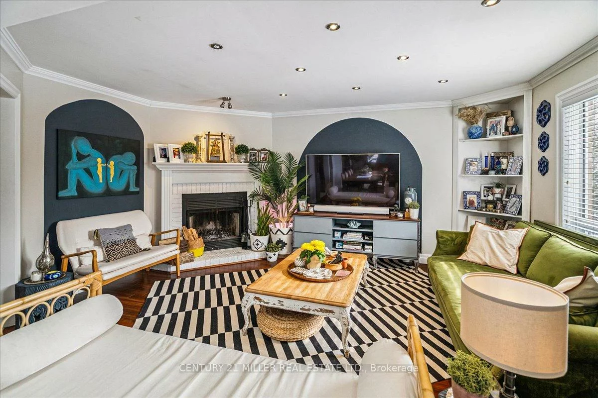 2382, Towne, 1015 - RO River Oaks, Oakville