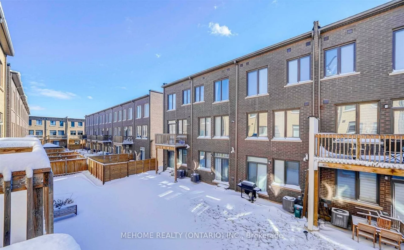 196, Huguenot, 1008 - GO Glenorchy, Oakville