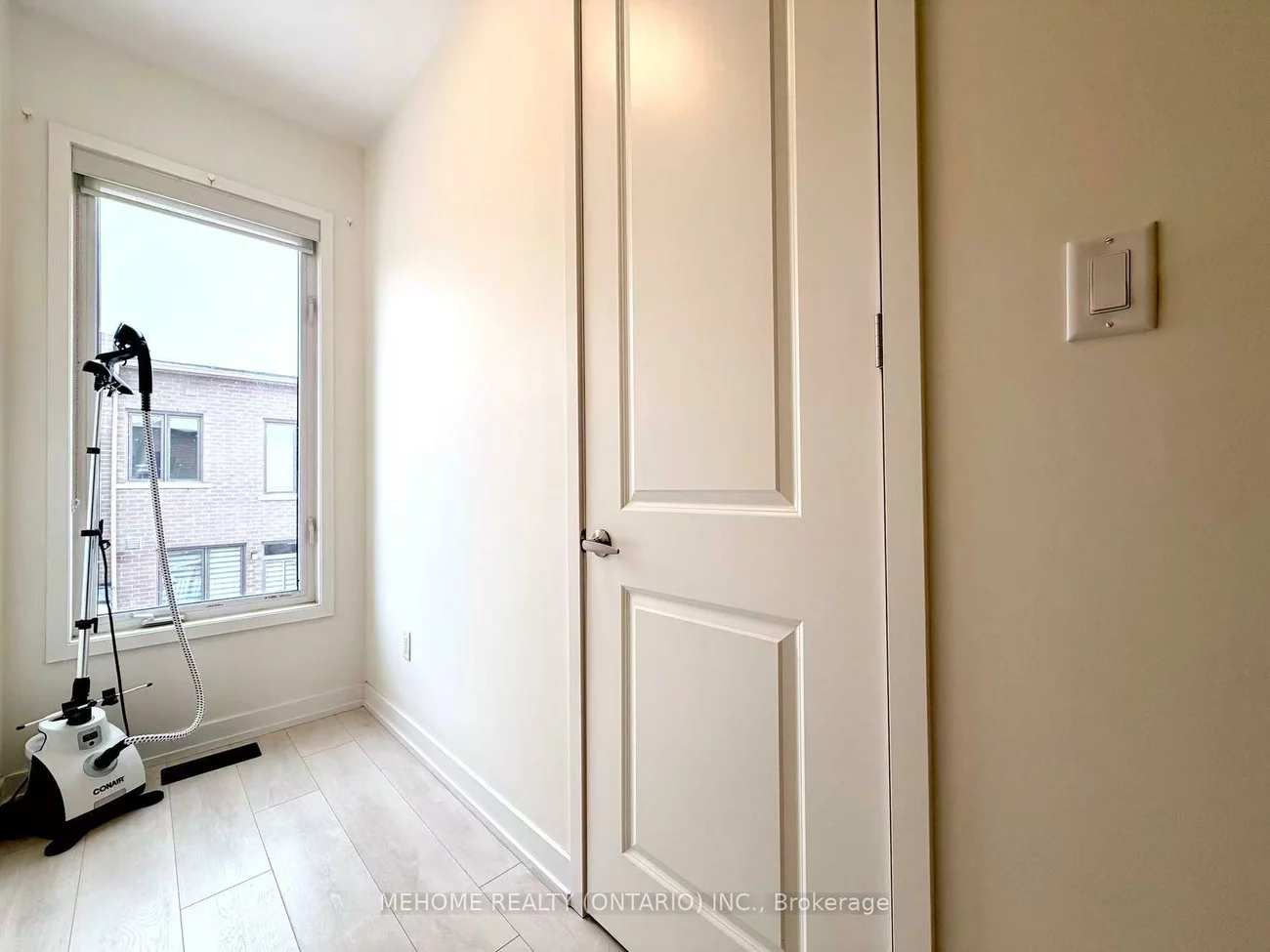 196, Huguenot, 1008 - GO Glenorchy, Oakville