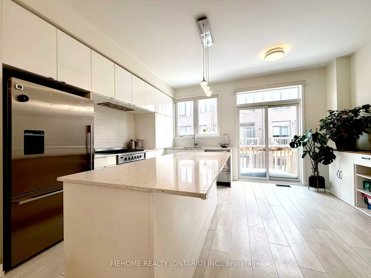 196, Huguenot, 1008 - GO Glenorchy, Oakville